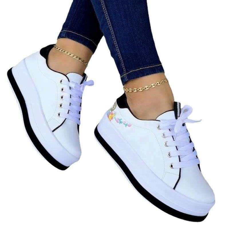 casual sneaker white with black trim